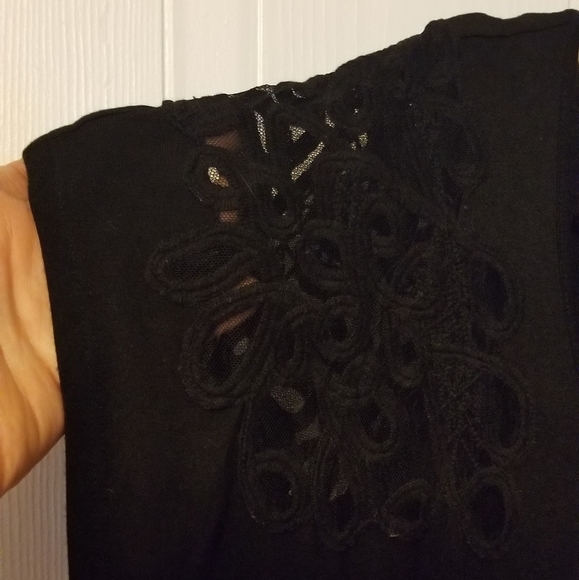 Super soft black tshirt with embroidered shoulder - Picture 2 of 2